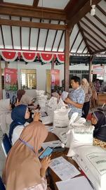 KALURAHAN PUCANGANOM MENYALURKAN BANTUAN BERAS CPP